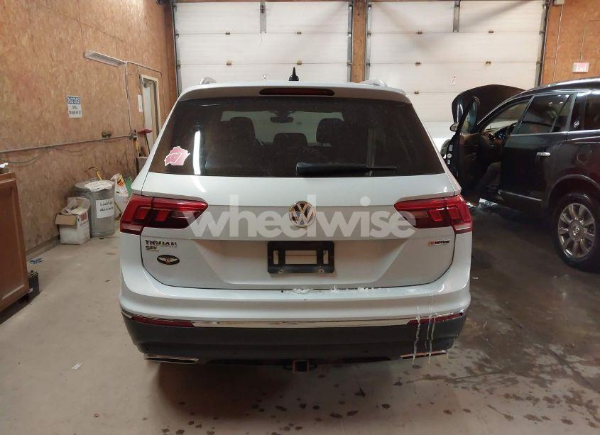 Photo 16 of 2019 Volkswagen Tiguan 2.0T SEL PREMIUM/2.0T SEL PREMIUM R-LINE (VIN 3VV4B7AX4KM039045)