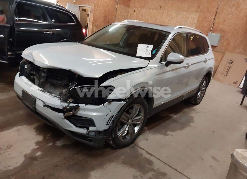 Photo 2 of 2019 Volkswagen Tiguan 2.0T SEL PREMIUM/2.0T SEL PREMIUM R-LINE (VIN 3VV4B7AX4KM039045)