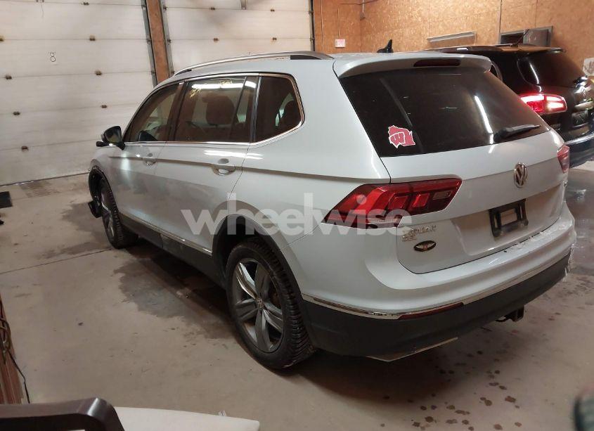 Photo 3 of 2019 Volkswagen Tiguan 2.0T SEL PREMIUM/2.0T SEL PREMIUM R-LINE (VIN 3VV4B7AX4KM039045)