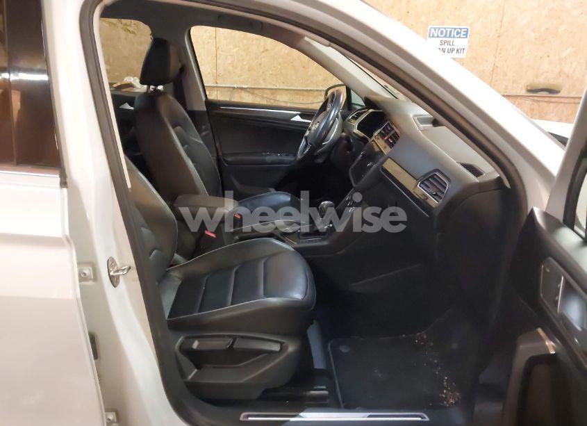 Photo 5 of 2019 Volkswagen Tiguan 2.0T SEL PREMIUM/2.0T SEL PREMIUM R-LINE (VIN 3VV4B7AX4KM039045)