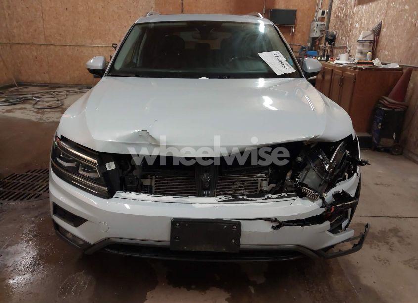 Photo 6 of 2019 Volkswagen Tiguan 2.0T SEL PREMIUM/2.0T SEL PREMIUM R-LINE (VIN 3VV4B7AX4KM039045)
