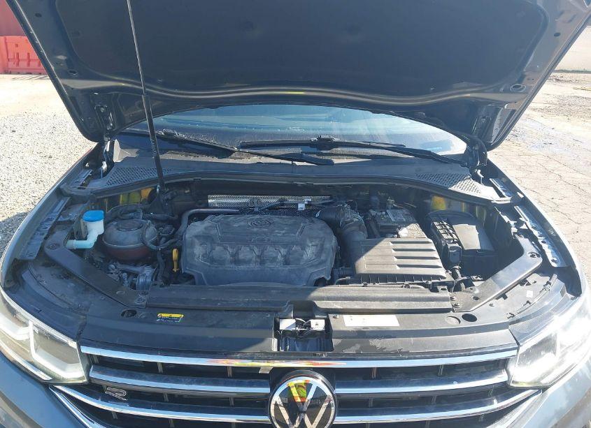 Photo 10 of 2022 Volkswagen Tiguan 2.0T SEL R-LINE (VIN 3VV4B7AX5NM057221)