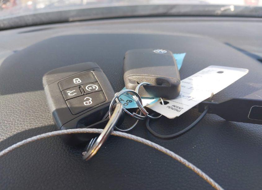 Photo 11 of 2022 Volkswagen Tiguan 2.0T SEL R-LINE (VIN 3VV4B7AX5NM057221)