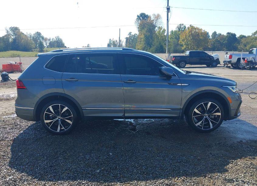 Photo 13 of 2022 Volkswagen Tiguan 2.0T SEL R-LINE (VIN 3VV4B7AX5NM057221)
