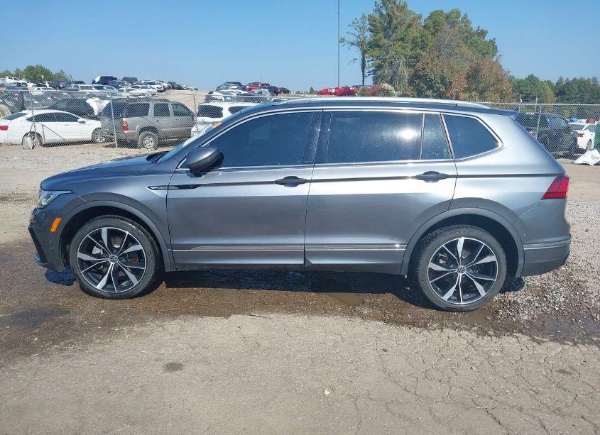 Photo 14 of 2022 Volkswagen Tiguan 2.0T SEL R-LINE (VIN 3VV4B7AX5NM057221)
