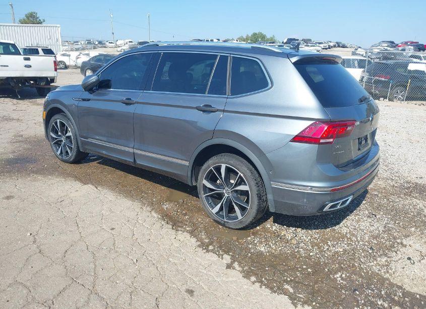 Photo 3 of 2022 Volkswagen Tiguan 2.0T SEL R-LINE (VIN 3VV4B7AX5NM057221)