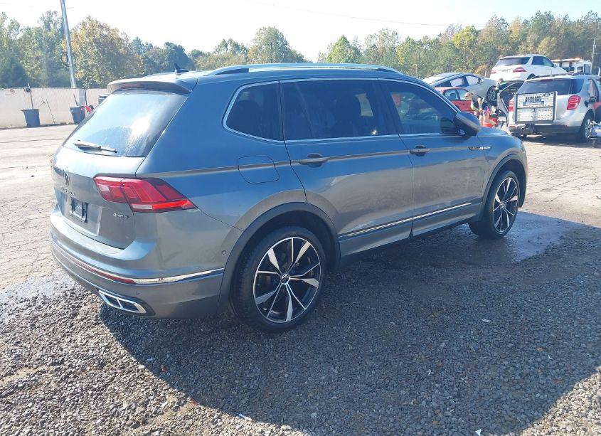 Photo 4 of 2022 Volkswagen Tiguan 2.0T SEL R-LINE (VIN 3VV4B7AX5NM057221)