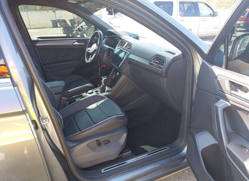 Photo 5 of 2022 Volkswagen Tiguan 2.0T SEL R-LINE (VIN 3VV4B7AX5NM057221)