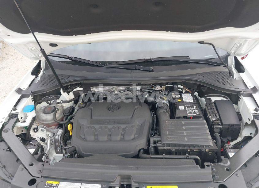 Photo 10 of 2022 Volkswagen Tiguan 2.0T SEL R-LINE (VIN 3VV4B7AX5NM111133)