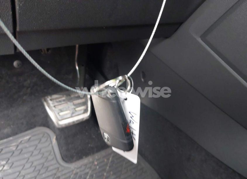 Photo 11 of 2022 Volkswagen Tiguan 2.0T SEL R-LINE (VIN 3VV4B7AX5NM111133)