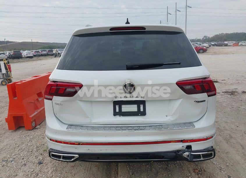 Photo 16 of 2022 Volkswagen Tiguan 2.0T SEL R-LINE (VIN 3VV4B7AX5NM111133)