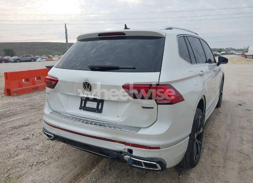 Photo 4 of 2022 Volkswagen Tiguan 2.0T SEL R-LINE (VIN 3VV4B7AX5NM111133)