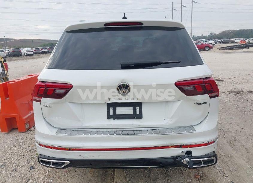 Photo 6 of 2022 Volkswagen Tiguan 2.0T SEL R-LINE (VIN 3VV4B7AX5NM111133)