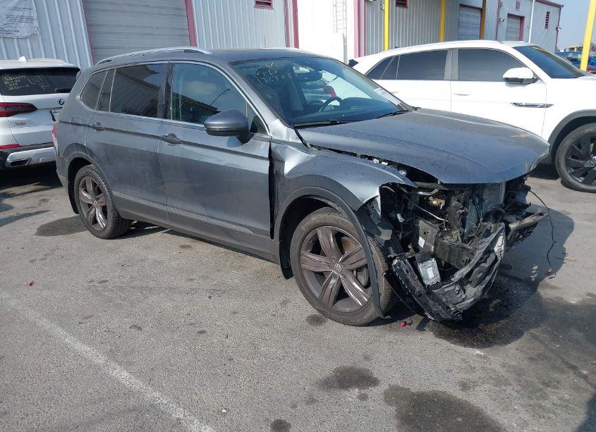 2018 Volkswagen Tiguan 2.0T SEL PREMIUM (VIN 3VV4B7AX6JM198938) main photo