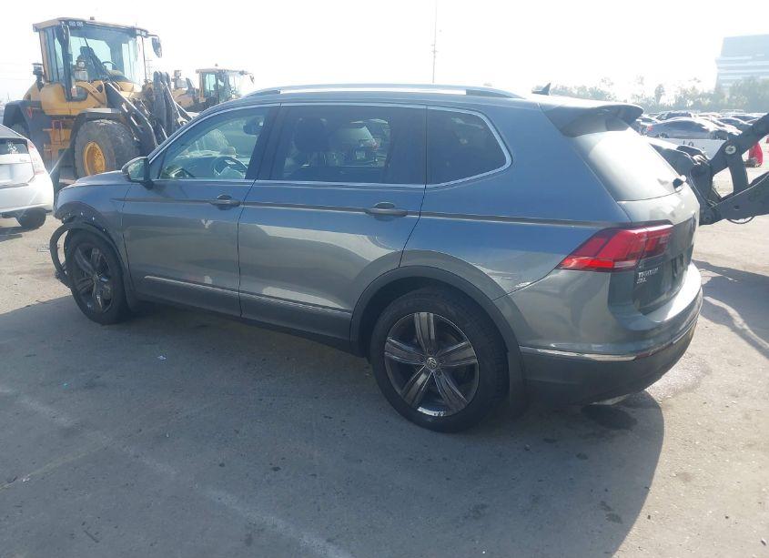 Photo 3 of 2018 Volkswagen Tiguan 2.0T SEL PREMIUM (VIN 3VV4B7AX6JM198938)