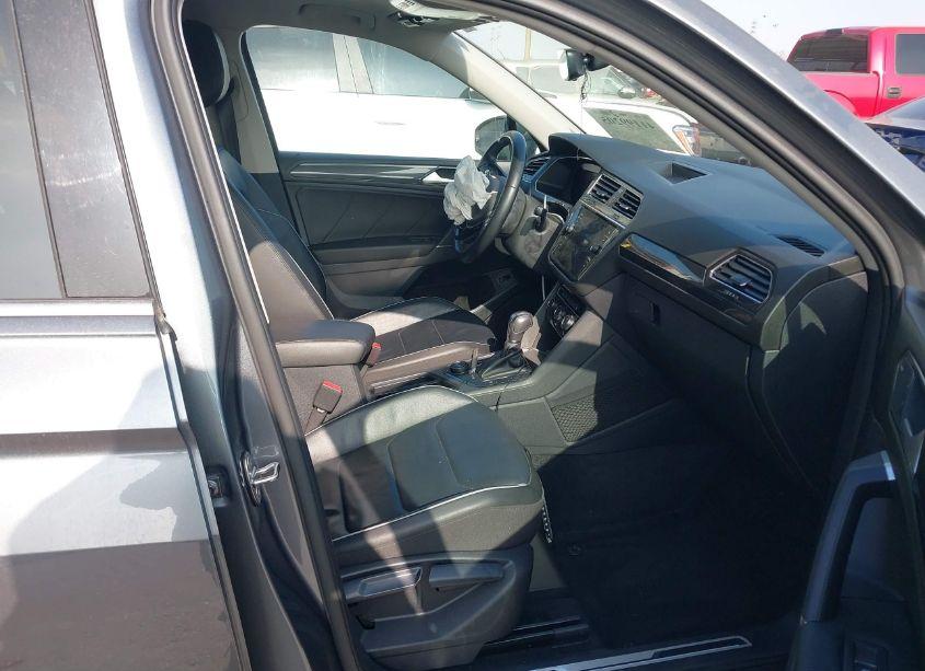 Photo 5 of 2018 Volkswagen Tiguan 2.0T SEL PREMIUM (VIN 3VV4B7AX6JM198938)