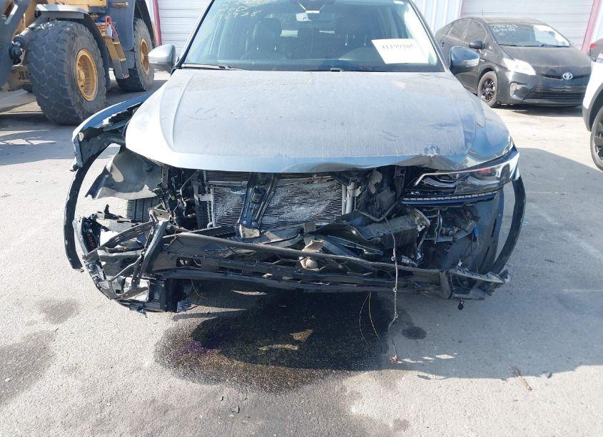Photo 6 of 2018 Volkswagen Tiguan 2.0T SEL PREMIUM (VIN 3VV4B7AX6JM198938)