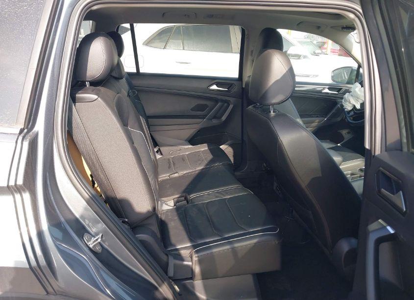 Photo 8 of 2018 Volkswagen Tiguan 2.0T SEL PREMIUM (VIN 3VV4B7AX6JM198938)