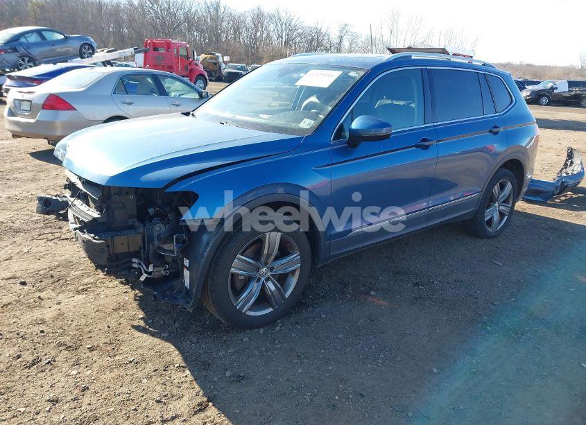 Photo 2 of 2018 Volkswagen Tiguan 2.0T SEL PREMIUM (VIN 3VV4B7AX6JM219111)