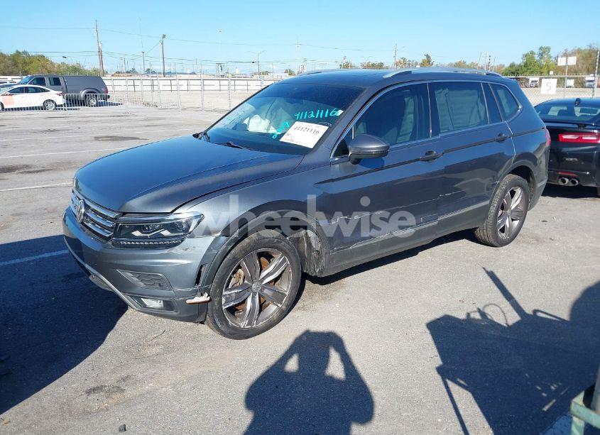 Photo 2 of 2019 Volkswagen Tiguan 2.0T SEL PREMIUM/2.0T SEL PREMIUM R-LINE (VIN 3VV4B7AX6KM086321)