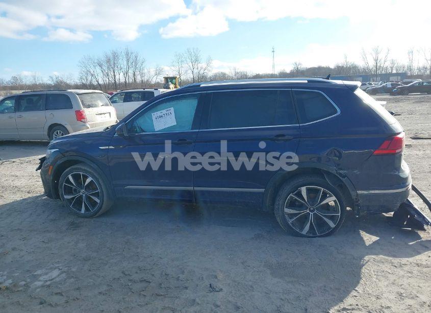 Photo 14 of 2022 Volkswagen Tiguan 2.0T SEL R-LINE (VIN 3VV4B7AX6NM050942)