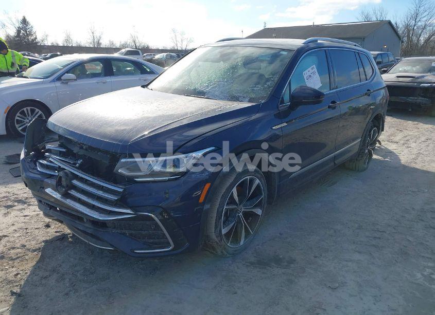 Photo 2 of 2022 Volkswagen Tiguan 2.0T SEL R-LINE (VIN 3VV4B7AX6NM050942)