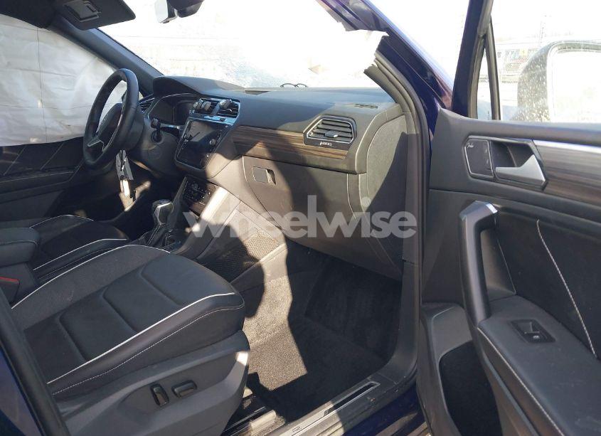 Photo 5 of 2022 Volkswagen Tiguan 2.0T SEL R-LINE (VIN 3VV4B7AX6NM050942)