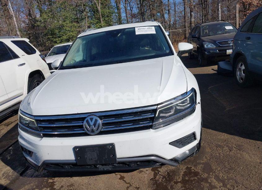 Photo 12 of 2018 Volkswagen Tiguan 2.0T SEL PREMIUM (VIN 3VV4B7AX7JM172073)