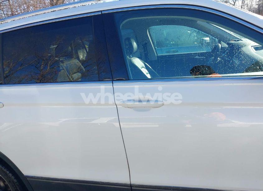 Photo 13 of 2018 Volkswagen Tiguan 2.0T SEL PREMIUM (VIN 3VV4B7AX7JM172073)