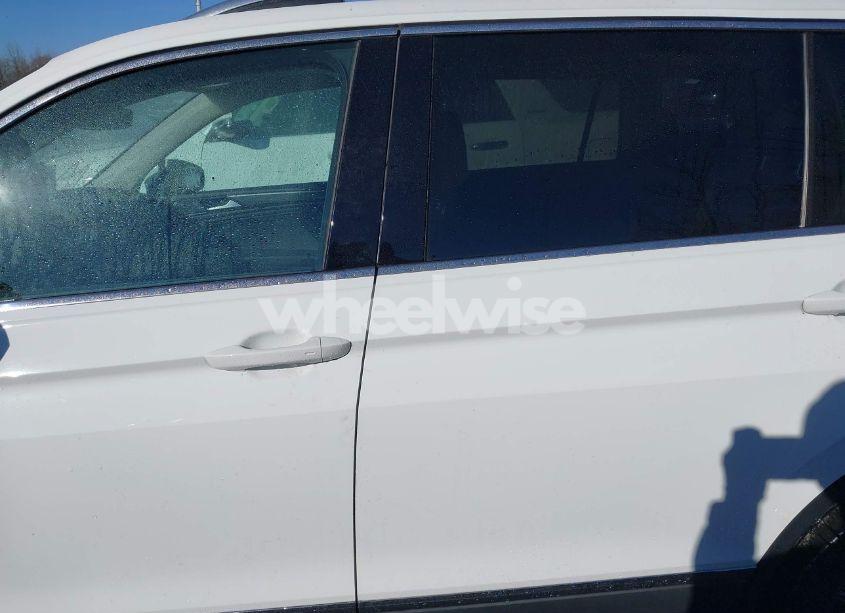 Photo 14 of 2018 Volkswagen Tiguan 2.0T SEL PREMIUM (VIN 3VV4B7AX7JM172073)