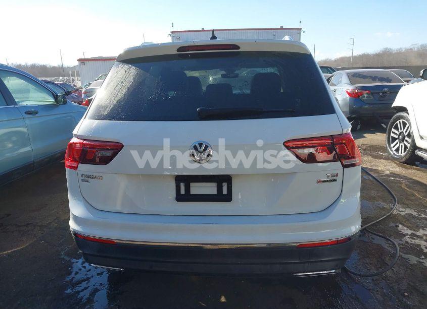 Photo 16 of 2018 Volkswagen Tiguan 2.0T SEL PREMIUM (VIN 3VV4B7AX7JM172073)