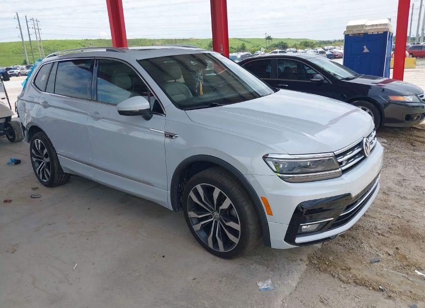 2018 Volkswagen Tiguan 2.0T SEL PREMIUM (VIN 3VV4B7AX7JM182912) main photo