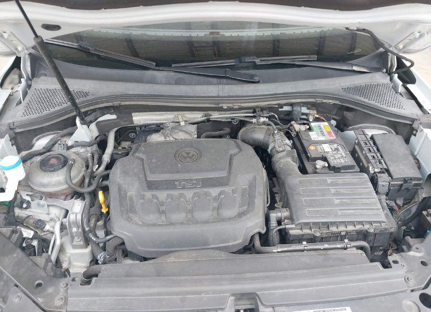 Photo 10 of 2018 Volkswagen Tiguan 2.0T SEL PREMIUM (VIN 3VV4B7AX7JM182912)