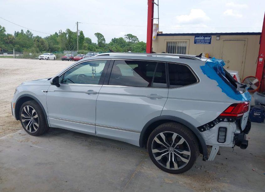 Photo 15 of 2018 Volkswagen Tiguan 2.0T SEL PREMIUM (VIN 3VV4B7AX7JM182912)