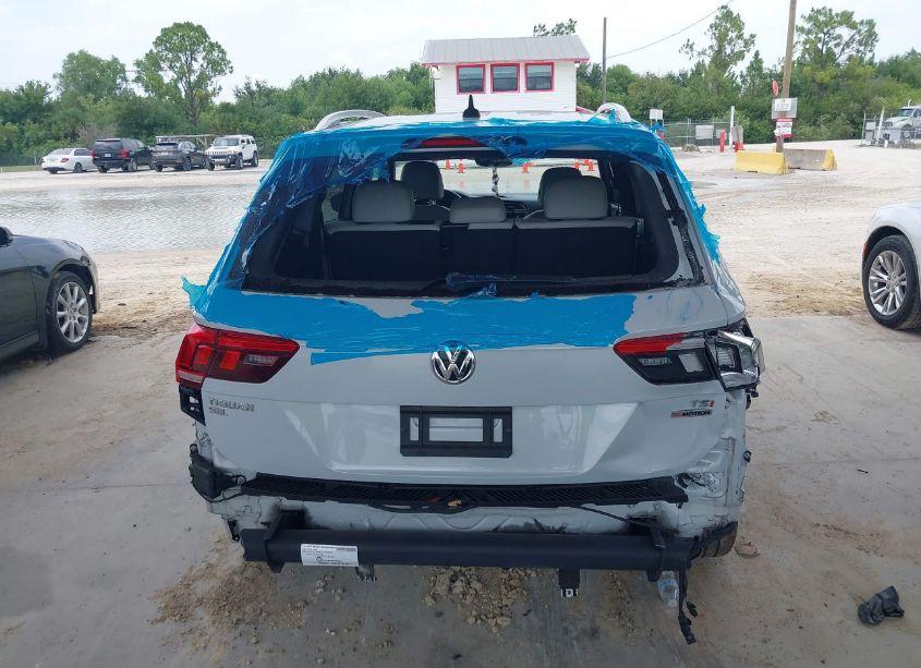 Photo 17 of 2018 Volkswagen Tiguan 2.0T SEL PREMIUM (VIN 3VV4B7AX7JM182912)