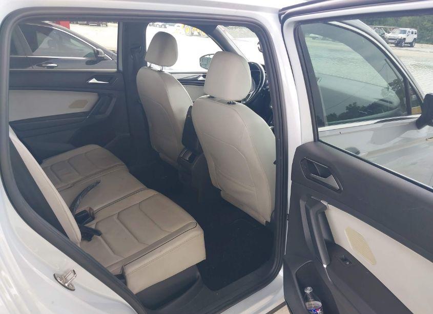 Photo 8 of 2018 Volkswagen Tiguan 2.0T SEL PREMIUM (VIN 3VV4B7AX7JM182912)