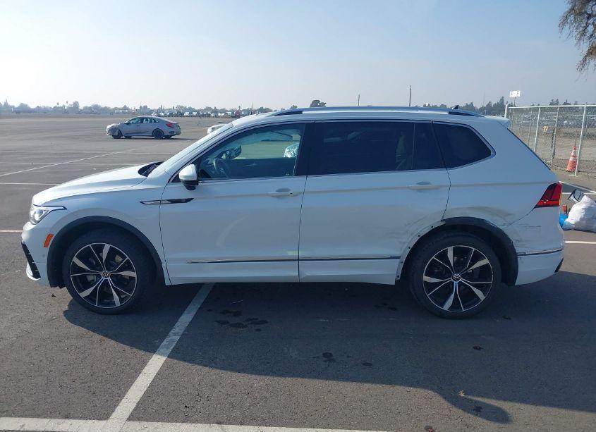 Photo 14 of 2022 Volkswagen Tiguan 2.0T SEL R-LINE (VIN 3VV4B7AX7NM023457)