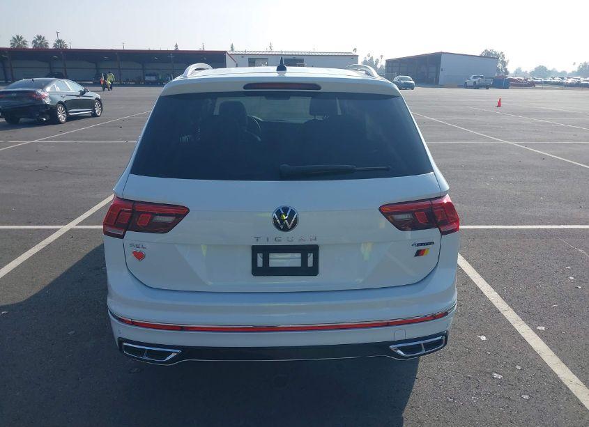 Photo 16 of 2022 Volkswagen Tiguan 2.0T SEL R-LINE (VIN 3VV4B7AX7NM023457)