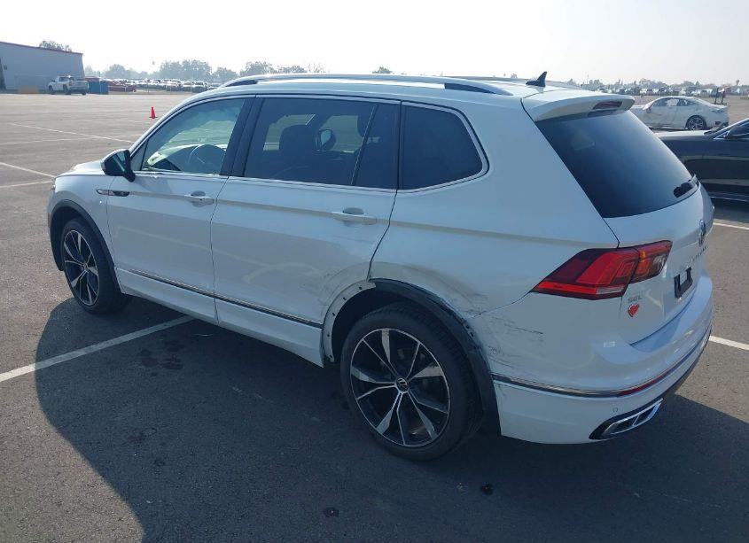 Photo 3 of 2022 Volkswagen Tiguan 2.0T SEL R-LINE (VIN 3VV4B7AX7NM023457)