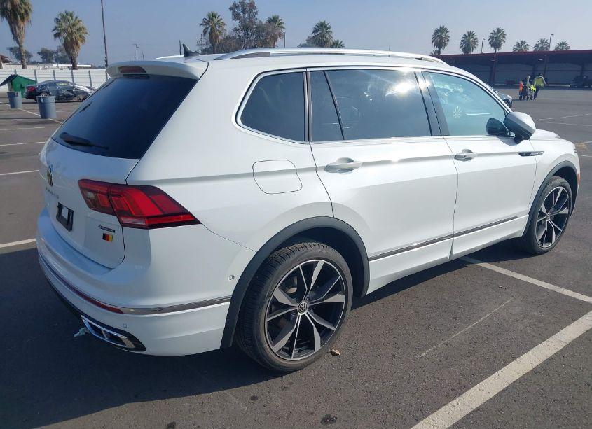 Photo 4 of 2022 Volkswagen Tiguan 2.0T SEL R-LINE (VIN 3VV4B7AX7NM023457)