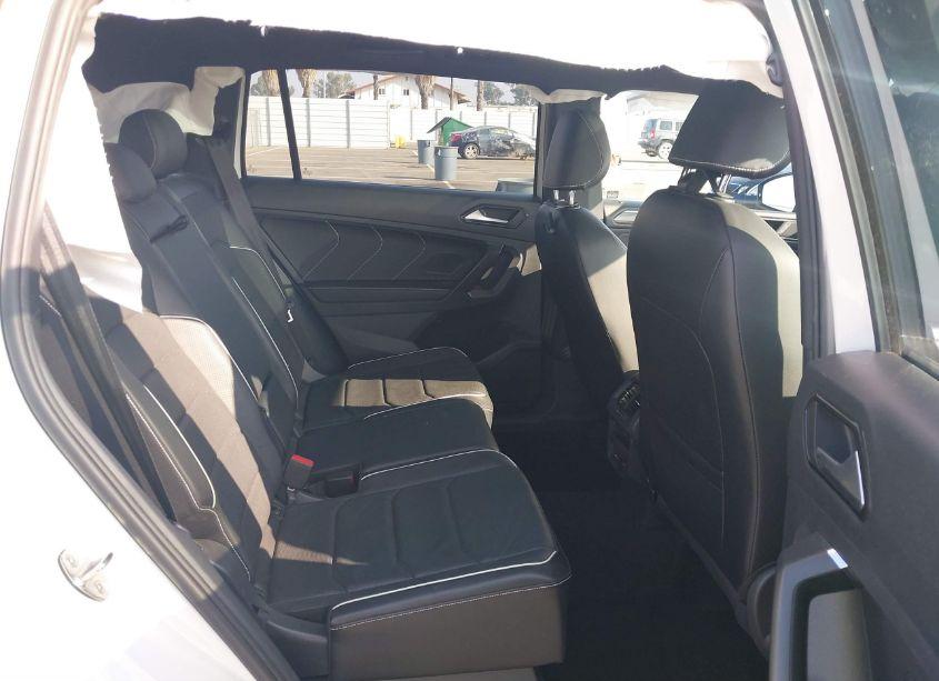 Photo 8 of 2022 Volkswagen Tiguan 2.0T SEL R-LINE (VIN 3VV4B7AX7NM023457)