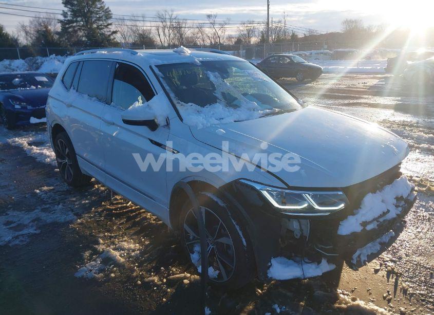 2024 Volkswagen Tiguan 2.0T SEL R-LINE (VIN 3VV4B7AX7RM101032) main photo