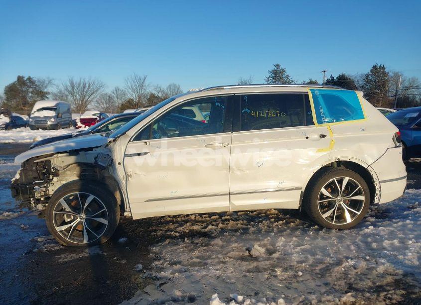 Photo 14 of 2024 Volkswagen Tiguan 2.0T SEL R-LINE (VIN 3VV4B7AX7RM101032)