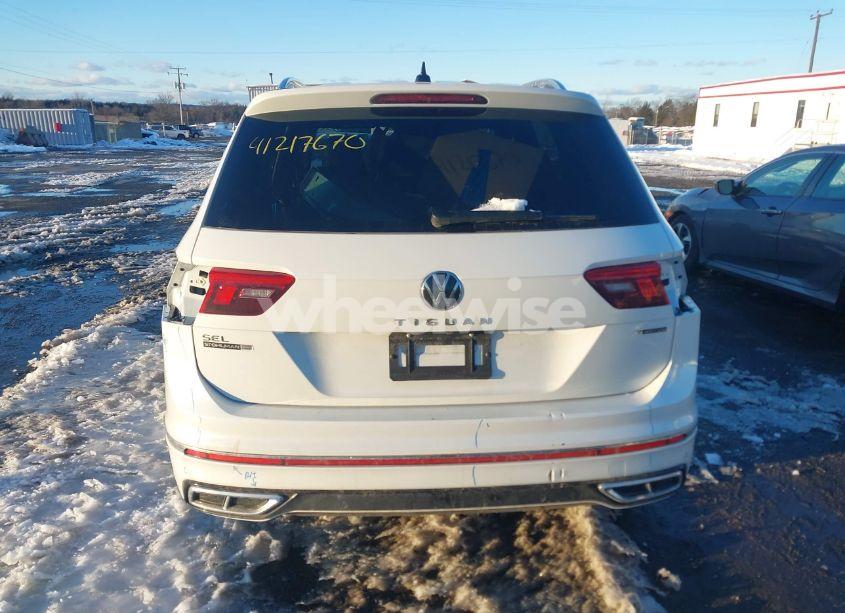 Photo 16 of 2024 Volkswagen Tiguan 2.0T SEL R-LINE (VIN 3VV4B7AX7RM101032)