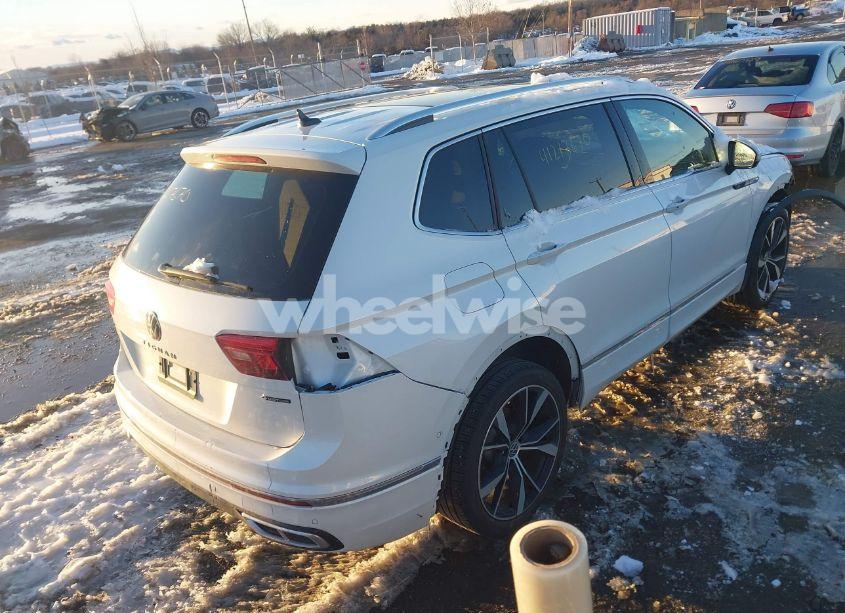 Photo 4 of 2024 Volkswagen Tiguan 2.0T SEL R-LINE (VIN 3VV4B7AX7RM101032)