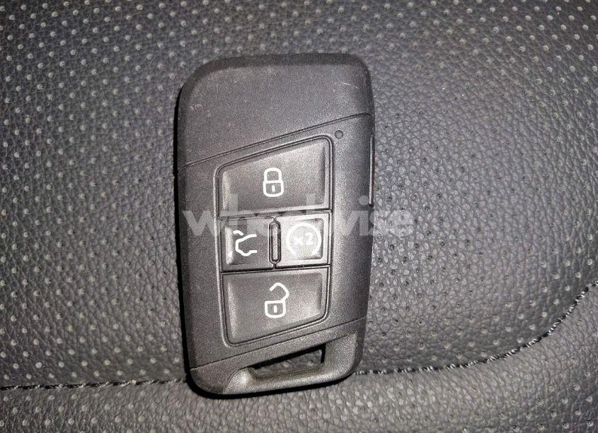 Photo 11 of 2024 Volkswagen Tiguan 2.0T SEL R-LINE (VIN 3VV4B7AX7RM119627)