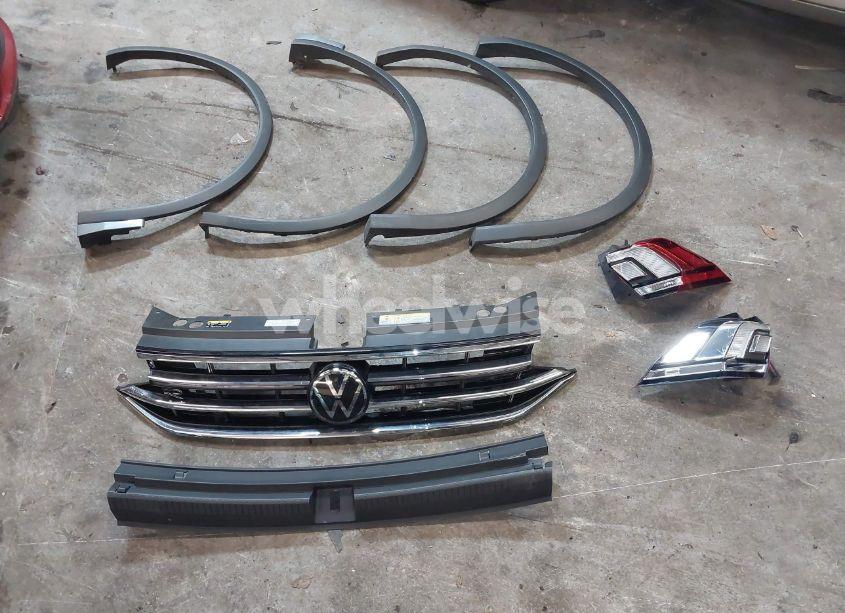 Photo 12 of 2024 Volkswagen Tiguan 2.0T SEL R-LINE (VIN 3VV4B7AX7RM119627)