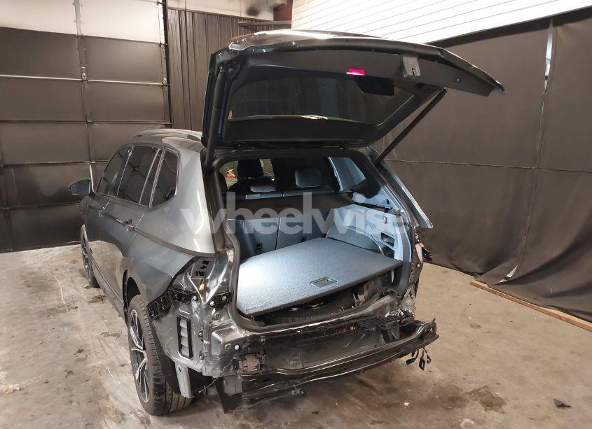 Photo 3 of 2024 Volkswagen Tiguan 2.0T SEL R-LINE (VIN 3VV4B7AX7RM119627)