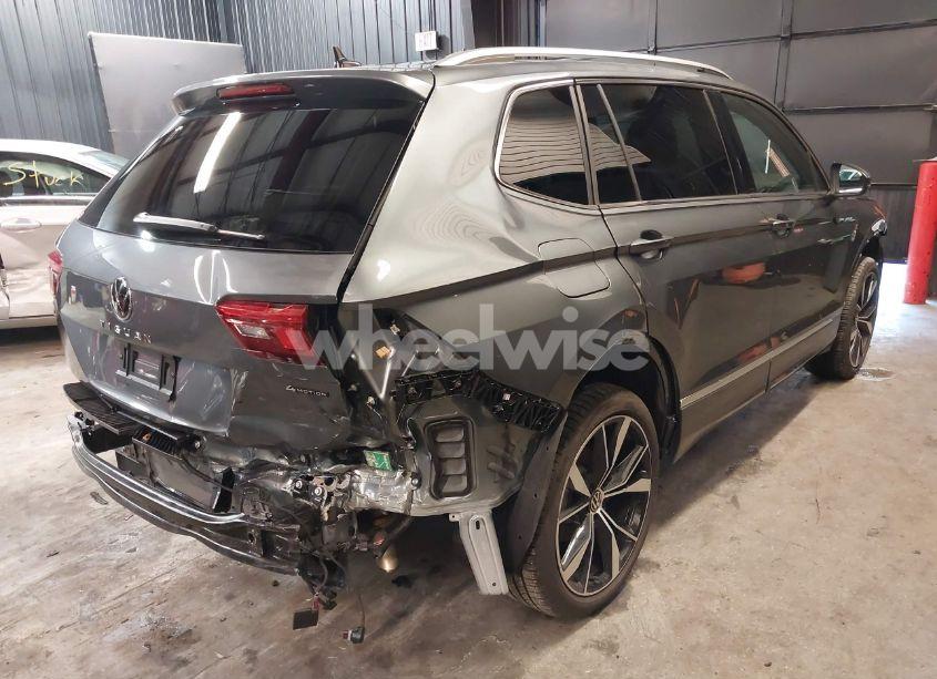 Photo 4 of 2024 Volkswagen Tiguan 2.0T SEL R-LINE (VIN 3VV4B7AX7RM119627)