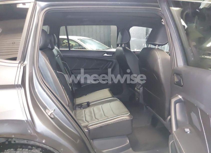 Photo 8 of 2024 Volkswagen Tiguan 2.0T SEL R-LINE (VIN 3VV4B7AX7RM119627)